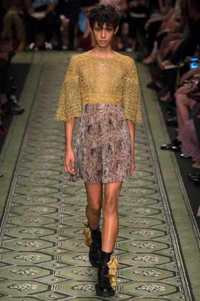 Look 49